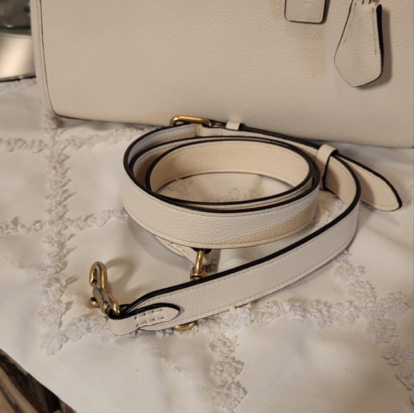 EUC Coach BROOKE Carryall 28 In CHALK   Handbag / Crossbody - Picture 2 of 16